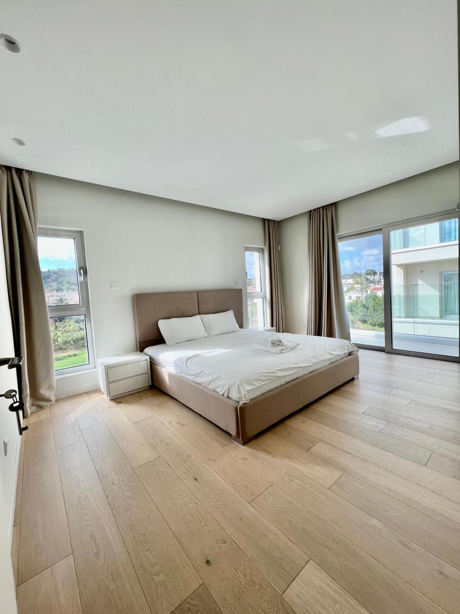 Emerald Suites 프로타라스 객실 사진